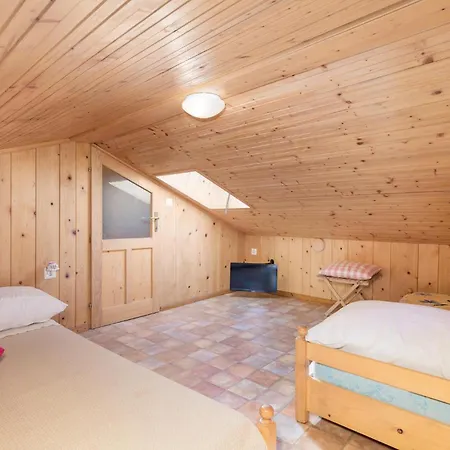 Pet Friendly In With Kitchen *