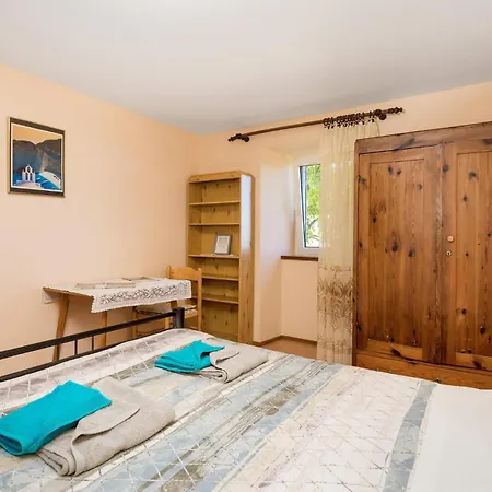 Holiday home Pet Friendly In With Kitchen Moscenice