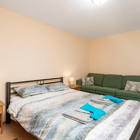 Holiday home Pet Friendly In With Kitchen
